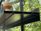 Introduksjonstilbud! Universal smal hylle 18 cm x 117,5 cm, utført i kraftig sortlakkert aluminium thumbnail